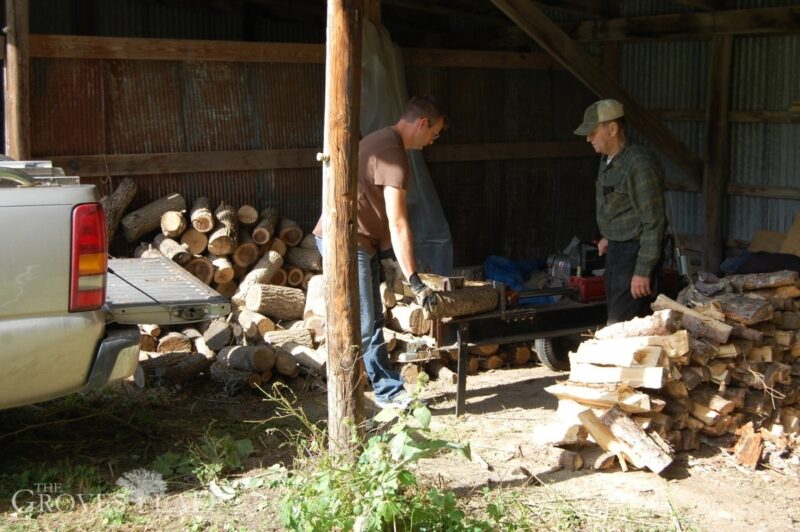 Using a mechanic log splitter